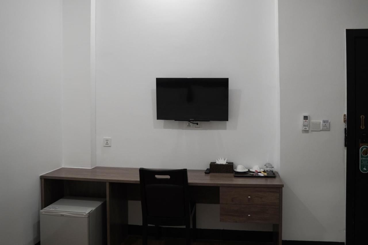 Apple Hotel Three - Near Pnh Airport Phnom Penh Dış mekan fotoğraf