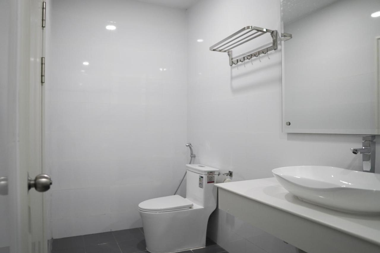Apple Hotel Three - Near Pnh Airport Phnom Penh Dış mekan fotoğraf