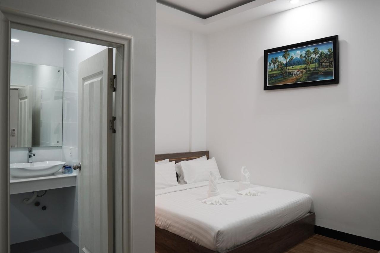 Apple Hotel Three - Near Pnh Airport Phnom Penh Dış mekan fotoğraf