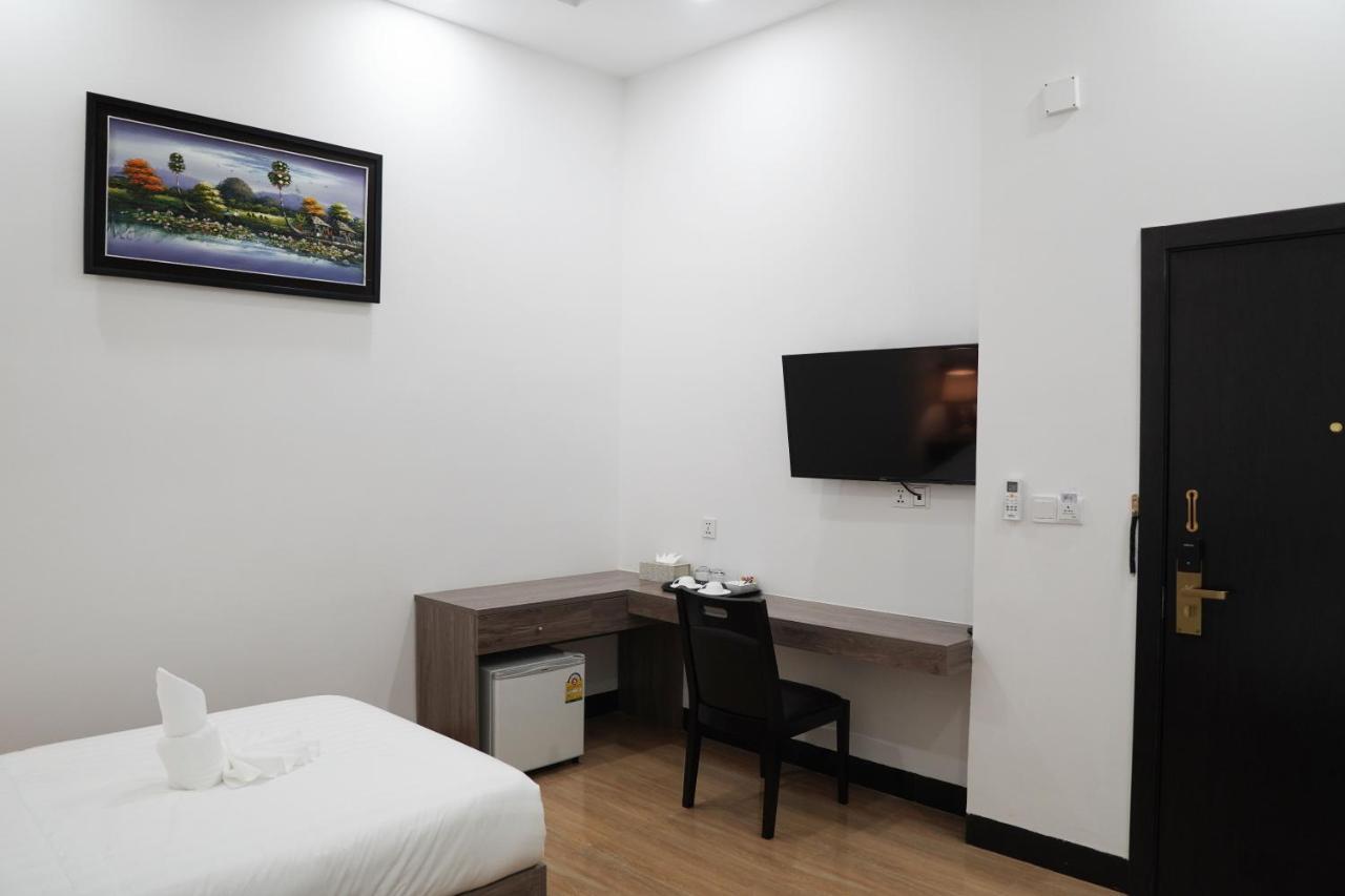 Apple Hotel Three - Near Pnh Airport Phnom Penh Dış mekan fotoğraf