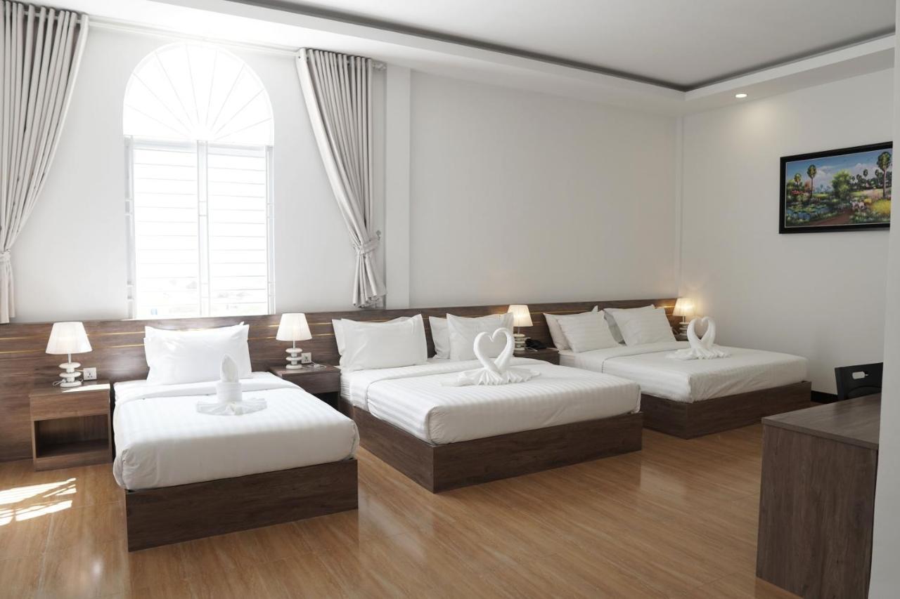 Apple Hotel Three - Near Pnh Airport Phnom Penh Dış mekan fotoğraf